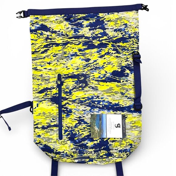 Geckobrands | 30L Waterproof Lightweight Backpack NEW Geckobrands Waterproof Backpack Lightweight 30L Green Camo Outdoors Sports